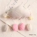 Decorazione a nuvola in feltro fatta a mano con gocce rosa e luci a LED integrate - Nuvola-Bianco