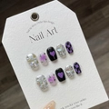 Ongles à presser faits main style Y2K noir et violet avec décors métalliques 3D - Très Petit (XS) / Style Damier Violet Coffin Extra Court (927)