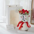 Hand-knitted strawberry bouquet in white gift wrapping with a red satin ribbon - 6 Strawberries Bouquet + Bag + LED