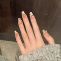 Handgemaakte kunstnagels met nude basis, gouden glitters, parels en rode strikken - Extra Klein (XS) / 2826-Korte Doodskist