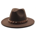 Détail d'un chapeau en laine marron foncé avec bande en cuir et boucles argentées - M (56-58cm) / Café Foncé