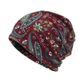 Dunkelroter Beanie mit Paisley-Muster und Vintage-Ethno-Druck in weichem Strickdesign - Burgunderrot