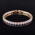 Detailansicht eines roségoldenen Tennisarmbands mit Zirkonia in einer 4-Krallen Fassung - 3mm Roségold 16cm