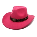 Détail d'un chapeau de cowboy en feutre rouge rose avec boucle étoile en métal - M(56-58cm) / Rose rouge