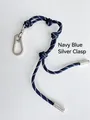 Donkerblauwe gevlochten touwsleutelhanger met zilveren metalen veerhaak en einden - Marineblauw / Zilveren Gesp