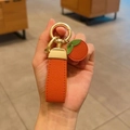 Auto-Schlüsselanhänger aus orangefarbenem Leder mit Goldring und süßem Orangen-Anhänger - Oranger Schlüsselanhänger + Orangen-Anhänger