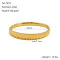 Brazalete de rayas verticales en acero inoxidable chapado en oro 18k, 10mm - Estilo de Textura de Rayas Finas Verticales (ZB1876G)