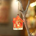 Leuchtende rote Haus-Weihnachtsdeko mit Rentier und warmen LEDs für den Weihnachtsbaum - Kleines Haus