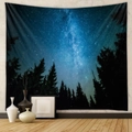 Dettaglio arazzo da parete con motivo cielo stellato e sagome di foreste - Foresta Galattica Profonda (GT100020) / 73X95CM