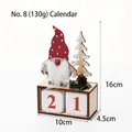 Calendrier de Noël vintage en bois avec gnome barbu et décorations de pomme de pin - Calendrier No. 8 (Gnome au Bonnet Rouge)
