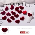Rote Samt-Herz-Nagelkunst-Anhänger im 20er-Set mit 3D-Beflockungsdesign für Maniküre - 20 Stk/Packung / Rot