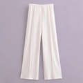 Detail der weißen weiten Hose mit Bügelfalte und elastischem hohem Bund - S / Pants / Weiß
