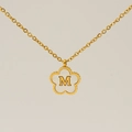 18K vergulde ketting met klaverhanger van schelp en letter M bedeltje - Letter M