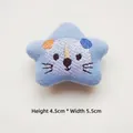 Dettaglio stella in peluche blu con ricamo animale, dimensioni 4,5 cm x 5,5 cm per DIY - Stile Fai-da-te (Apertura posteriore) / Leone Stella Blu