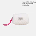 Weiße gesteppte Kosmetiktasche aus Strick mit rosa Quasten-Reißverschluss und Etikett - Kissentasche / Weiß
