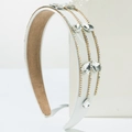 Dettaglio di cerchietto barocco bianco con strass a tre file e pietre preziose pear - Bianco