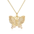 Detalle de collar de mariposa en oro de 18 quilates con circonitas y alas de esmalte - Mariposa beige y rosa