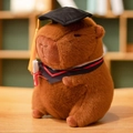 Capybara Kuscheltier mit Doktorhut und Diplom als Geschenk zum Studienabschluss - 23CM / Brauner Capybara Doktor