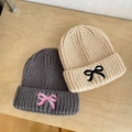 Kids knitted beanie set with bow embroidery in charcoal grey and cream white colors - 3-8 Years / Beige