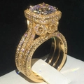 Luxuriöses vergoldetes Ring-Set mit großem Hauptstein im Kissenschliff und Pavé-Besatz - US 6 / Gold
