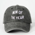 Gorra de béisbol de mezclilla lavada gris oscuro con bordado blanco MOM OF THE YEAR - Negro