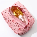 Pink quilted cosmetic bag with floral and bow patterns, large capacity with zipper - Pink No-edge Floral