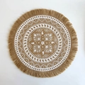 Tovaglietta tonda in iuta con motivo mandala bianco e dettagli in frange boho - Nappa Naturale Mandala Bianco