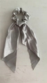 Elastico in raso grigio argento con nastri lunghi per eleganti code di cavallo - Grigio Satinato Lucido