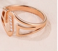 Roségouden gelaagde open ring met sprankelende kristallen en geometrisch V-ontwerp - US 6 / Roségoud