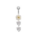 Détail d'un piercing de nombril avec une rose en résine blanche et des cœurs en zircone - Rose Blanche Double Cœur Pierre (24060301-9)