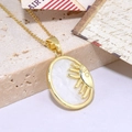 Collar ovalado dorado minimalista con incrustación de concha blanca y motivo de sol - Patrón de Sol Ovalado (ZYN-DMK591G-A1)