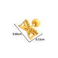 Gouden bowknot kraakbeen oorknopje met de afmetingen 0,86 cm en 0,53 cm afgebeeld - 3D Strik Stijl / Goud