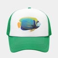 Detailansicht der Mesh-Trucker-Cap mit buntem Tropenfisch-Thermo-Druck von vorne - Grün & Weißer Imperator-Kaiserfisch (Farbe #9)