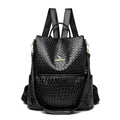 Mochila negra para mujer con textura trenzada y detalles de canguro dorado - Textura Tejida / Negro