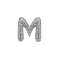 Detailweergave van zilveren letter M bedel met strass-steentjes voor DIY armbanden - Letter M Stijl (DB241108-M)
