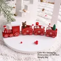 Rote Weihnachts-Holzeisenbahn mit Schneemann und Bär Figuren in einer Geschenkbox - Zug / Rot
