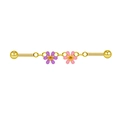 Détail du piercing industriel doré avec fleurs en émail violet et rose et pierres jaunes - Style Fleurs Violettes Roses Dorées (ZN231218008)