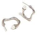 Orecchini minimalisti in acciaio argentato a forma di C con perle bianche da donna - Color Acciaio