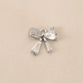 Macro detail of silver bow pendant with heart-shaped and rectangular zircon stones - Combination Zirconia Bow (PJ0245) / Silver