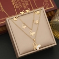 Détail d'un collier papillon doré à plusieurs rangs et boucles d'oreilles en strass - 5# Papillon