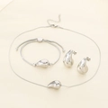 Detalle del conjunto de joyas de gota plateada con collar brazalete y pendientes - Estilo Acero (KS221346-KFC) / Color Acero