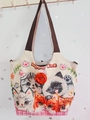 Detail der Ethno-Tragetasche mit besticktem Happy Cat-Muster und großem Knopf - Stil 37-Beige Katze HappyCat