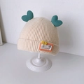 Gorro de punto beige para recién nacido con un lindo corazón verde y tejido de canalé - 6 Meses - 3 Años (33-52cm) / Caqui Claro (Corazón 3D)