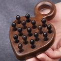 Handmassagekamm aus Sandelholz mit herzförmiger Basis und kreisförmigem Ringgriff - Ring (Herz) Stiftzahnkamm