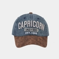 Dettaglio del ricamo 3D su cappello in tela lavata con visiera marrone effetto invecchiato - Blu navy