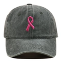 Détail de la casquette en coton délavé gris avec broderie ruban rose sur le devant - Réglable / Vert Militaire