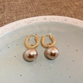 Détail de créoles dorées torsadées avec de grandes perles de couleur champagne - 11# Créole Torsadée Dorée Perle Pendentif (5915056812129)