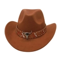 Detailansicht eines braunen Cowboyhuts aus Filz mit silbernem Stierkopf-Metallschmuck - Khaki