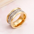 Bague large en acier titane avec trois rangées de cristaux et finition dorée - US 6 / Doré