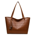 Bolso tote marrón de piel sintética con calaveras grabadas y colgante de borlas - Marrón